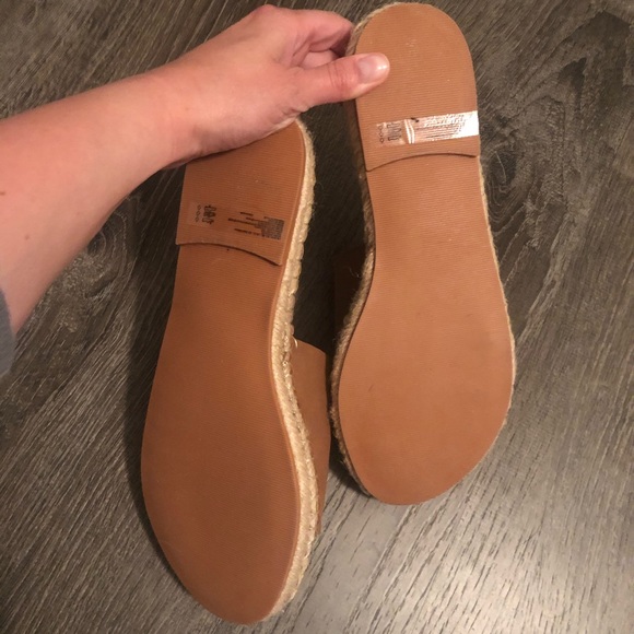 Brand New Abercrombie Sandals - Picture 3 of 5